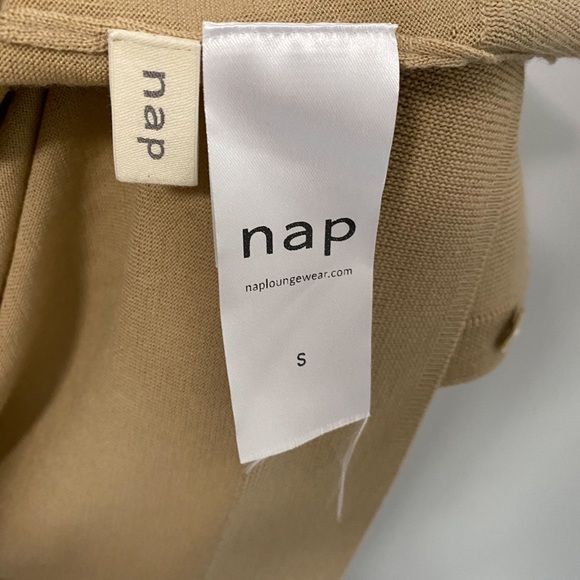 Nap Button up top - size S - Picture 4 of 6